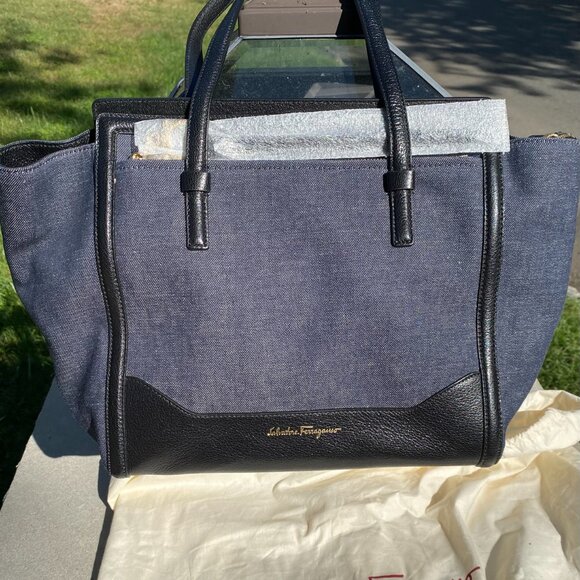 Luxury Handbag - Picture 3 of 13